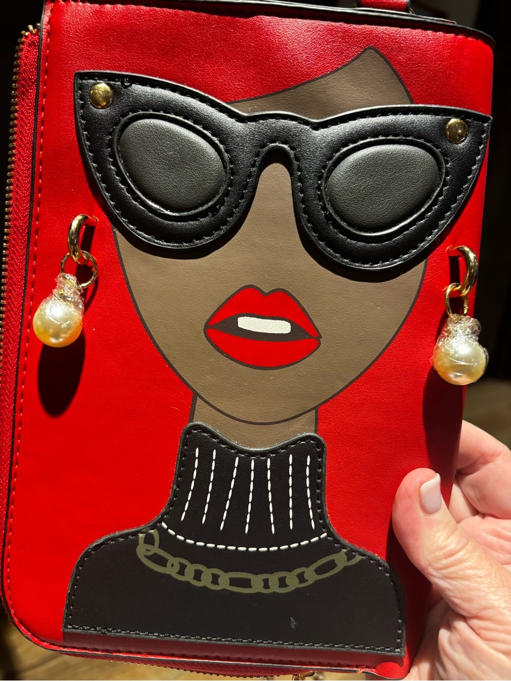 Stylish Red Novelty Crossbody Bag with Chain - Picture 2 of 5